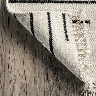 NuLOOM Delora Bohemian Wool Blend Tasseled Area Rug 6 NuLOOM Delora Bohemian Wool Blend Tasseled Area Rug - Image 6