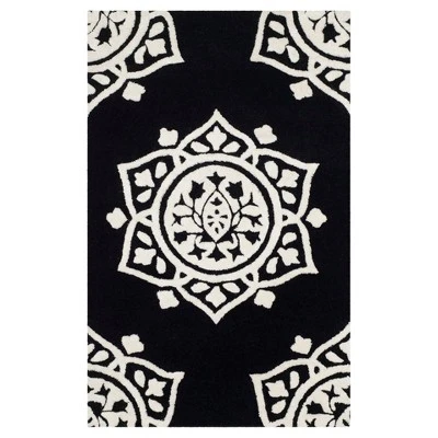 Cassidy Tufted Medallion Accent Rug - Safavieh 2 Cassidy Tufted Medallion Accent Rug - Safavieh - Image 2