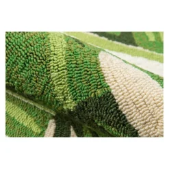 Veranda Bracegirdle Leaf Hooked Accent Rug - Momeni