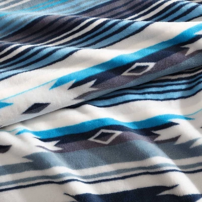 Wrangler 50"x70" Coyote Sands Throw Blanket Blue 5 Wrangler 50"x70" Coyote Sands Throw Blanket Blue - Image 5