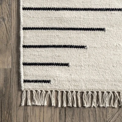 NuLOOM Delora Bohemian Wool Blend Tasseled Area Rug 4 NuLOOM Delora Bohemian Wool Blend Tasseled Area Rug - Image 4