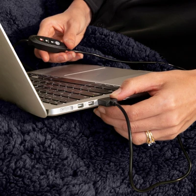 Heated Blanket 2-Pack - USB-Powered Fleece Throw Blankets For Travel, Home, Office, Or Camping - Winter Car Accessories By Stalwart (Navy Blue) 2 Heated Blanket 2-Pack - USB-Powered Fleece Throw Blankets For Travel, Home, Office, Or Camping - Winter Car Accessories By Stalwart (Navy Blue) - Image 2