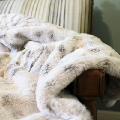 Chanasya Faux Fur Snow Leopard Throw Blanket With Minky Reverse - 50" X 65” 3 Chanasya Faux Fur Snow Leopard Throw Blanket With Minky Reverse - 50" X 65” - Image 3